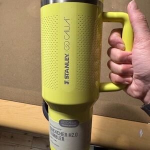 Stanley Quencher H2.0 Tumbler in Vibrant Yellow
